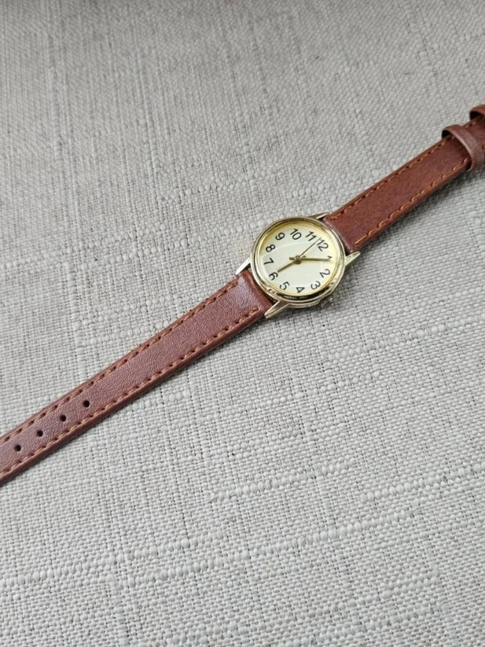 fmd ladies wristwatch